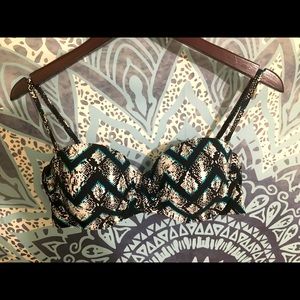 Never worn bikini top with removable straps